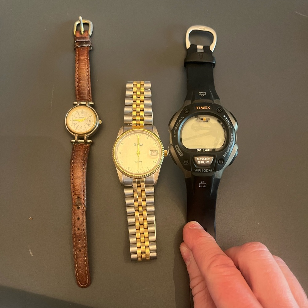 Vintage fossil watch with leather band. Timex Ironman, Geneva. need battery
